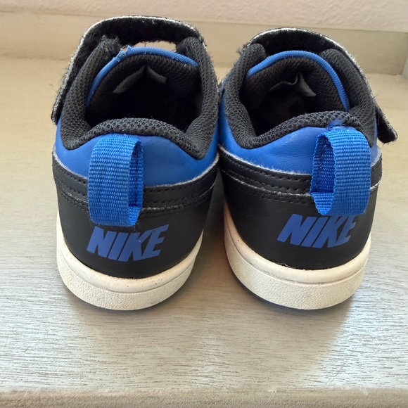 Nike Youth Black and Blue Sneakers - Size 1.5 - Picture 2 of 5